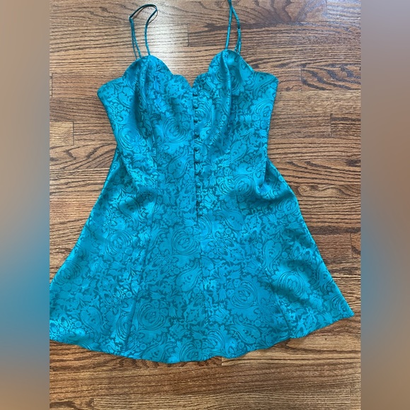 Vintage Victoria's Secret Satin Slip - Picture 1 of 3